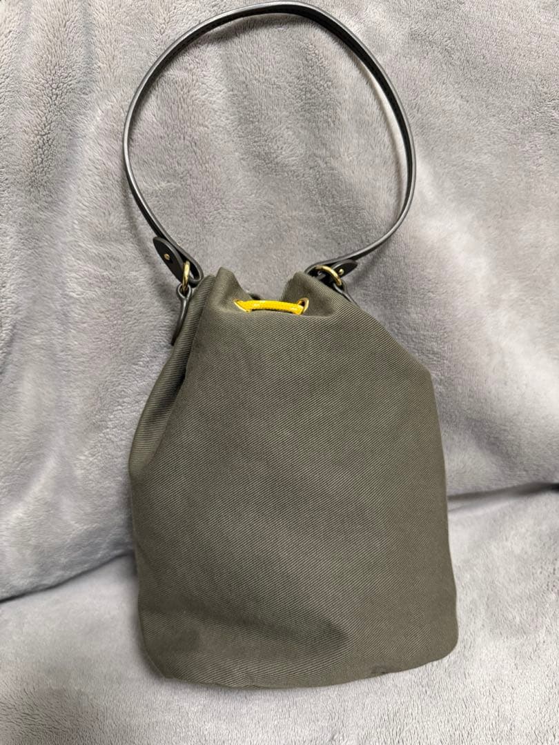 MIU MIU ギャバジン ポーチ　5NR038 2IA7