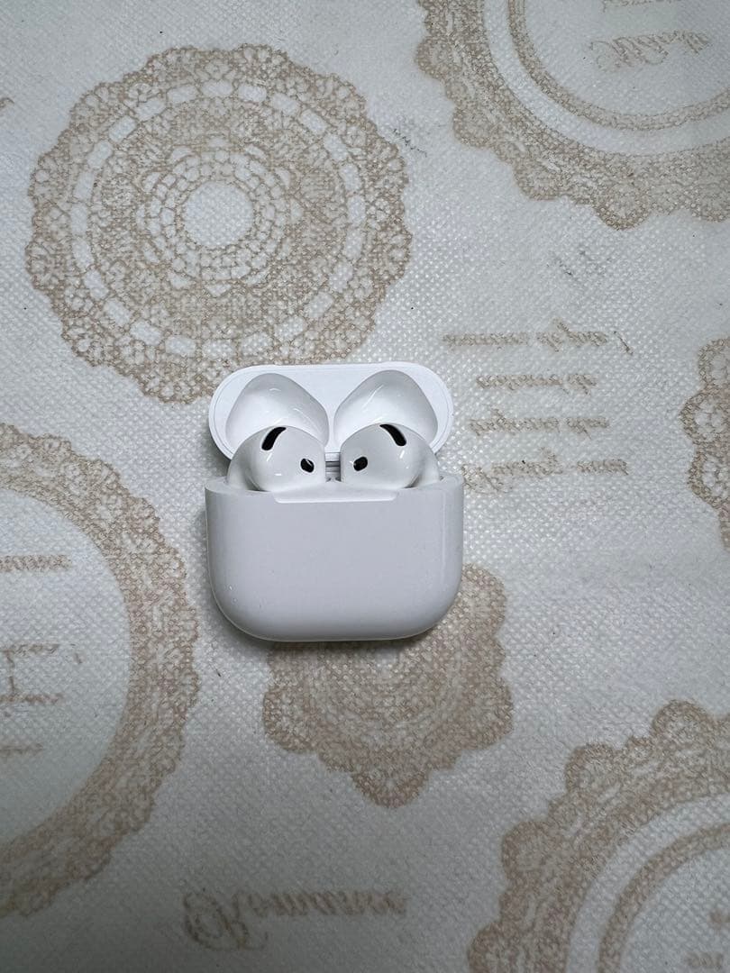 AirPods 4 本体 ホワイト