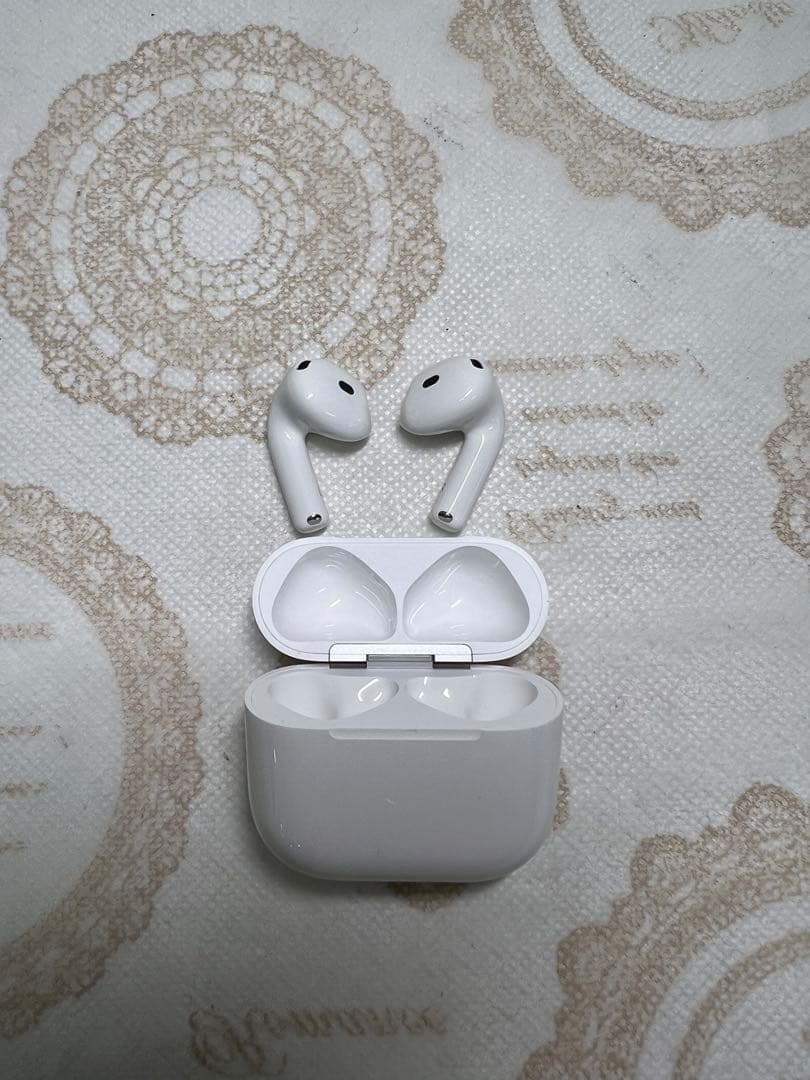 AirPods 4 本体 ホワイト