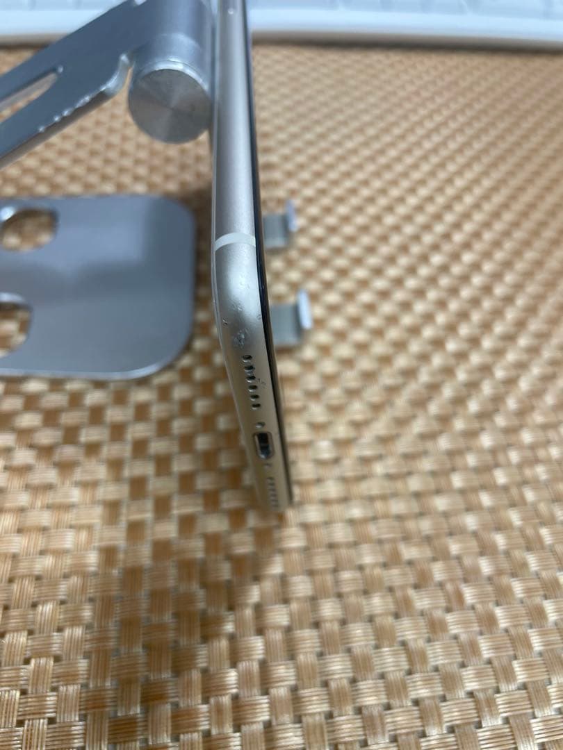 iPhone SE 第3世代 64 GB スターライトSIMフリー【7058】