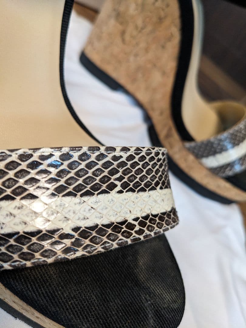 花*様 D1074　ジミーチュウ　ウェッジソール　ストラップ　調節可能　黒　ヘビ