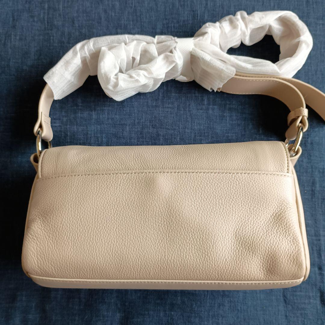 新品タグ付き】BEARDSLEY ビアズリー レザーボディバッグ　ベージュ