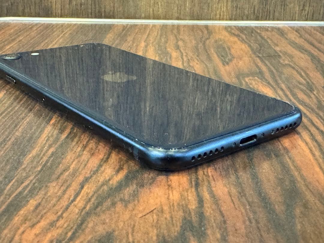 1794 Apple iPhone SE3 ブラック バッテリー100%