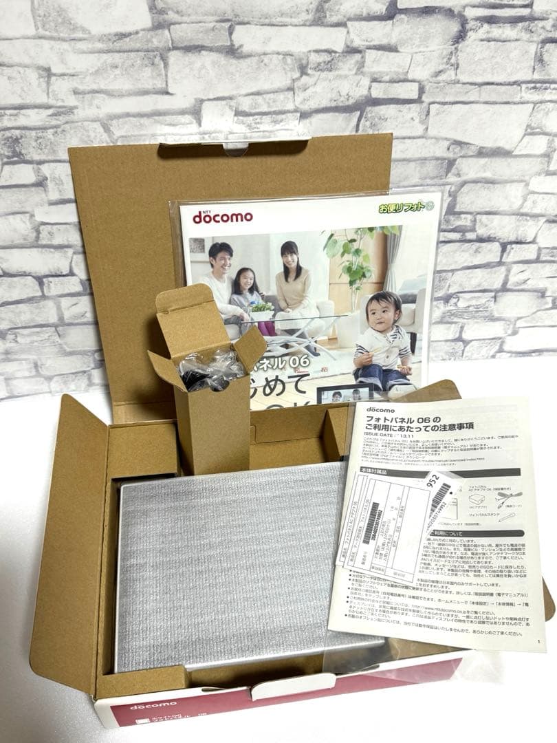 【新品・未使用】NTT docomo フォトパネル 06 ホワイト
