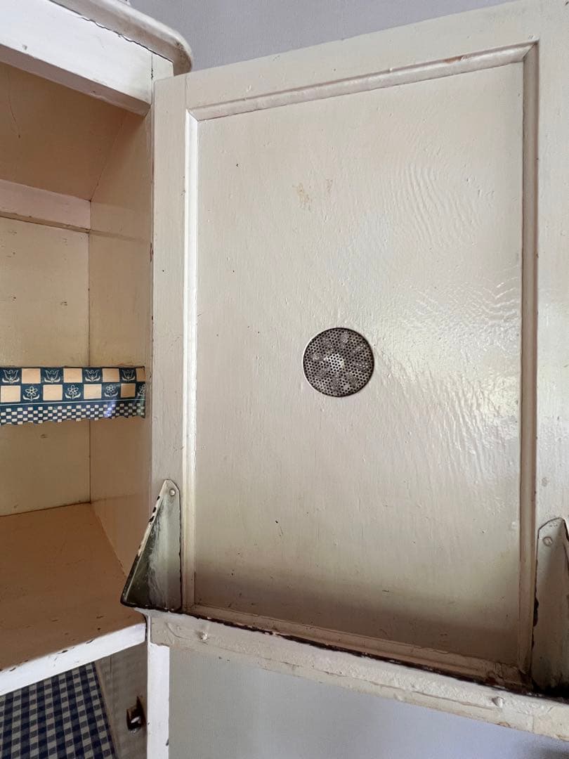 ヴィンテージ　キッチンキャビネット　オフホワイト