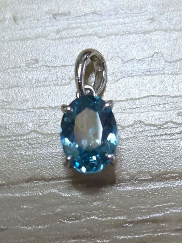 PT950 ブルージルコン1ct ペンダントヘット