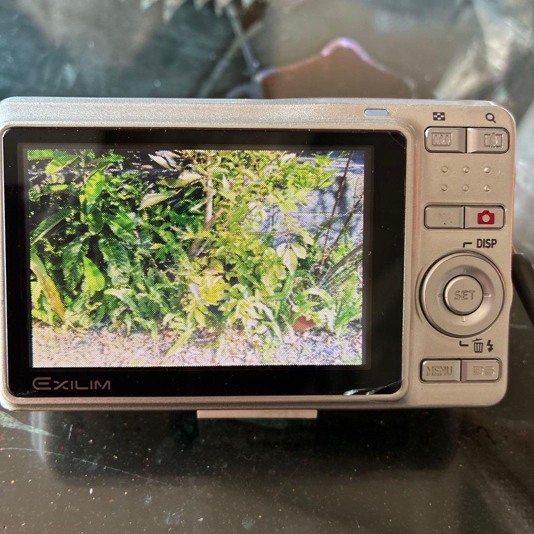 【週末値下げ】コンパクトカメラ カシオXEILUM