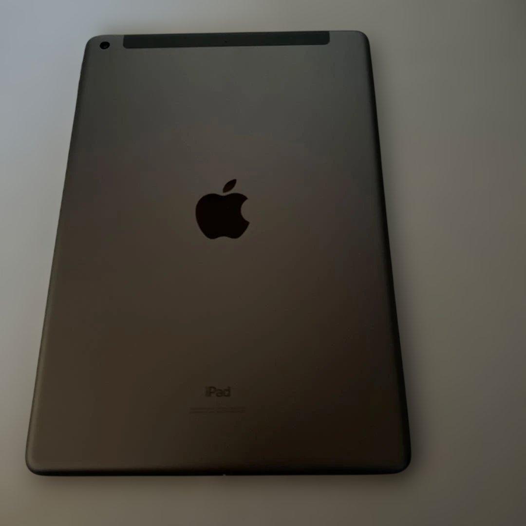 Apple iPad 本体 32GB スペースグレー（第7世代）