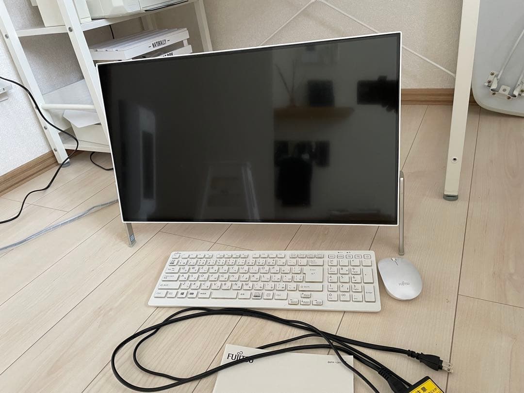 Fujitsu ESPRIMO FH70/D1FMVF70D1WデスクトップPC