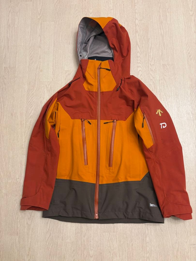 デサント　スキーウェア　2023-24支給品　ゴールドエンブレム 上下セット