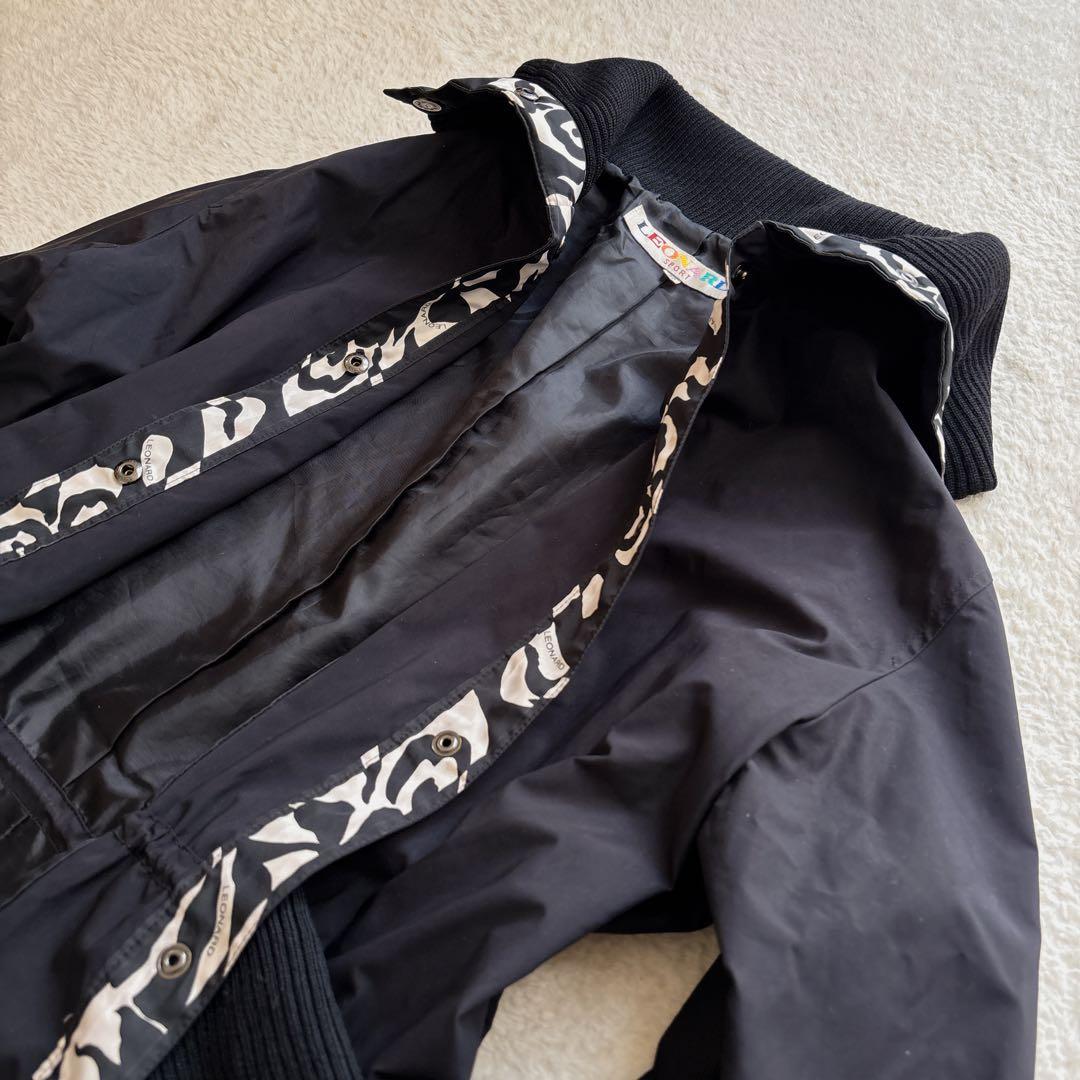 レオナールスポーツ　ナイロンコート　総柄パイピング　襟裏柄　袖リブ