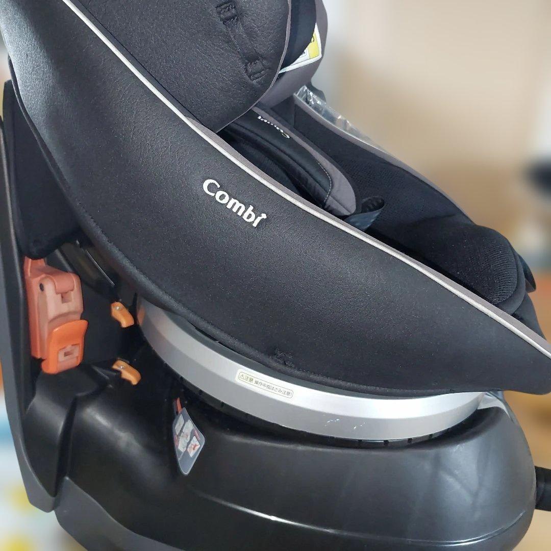 【極美品】コンビ　クルムーヴ シートベルト式　チャイルドシート