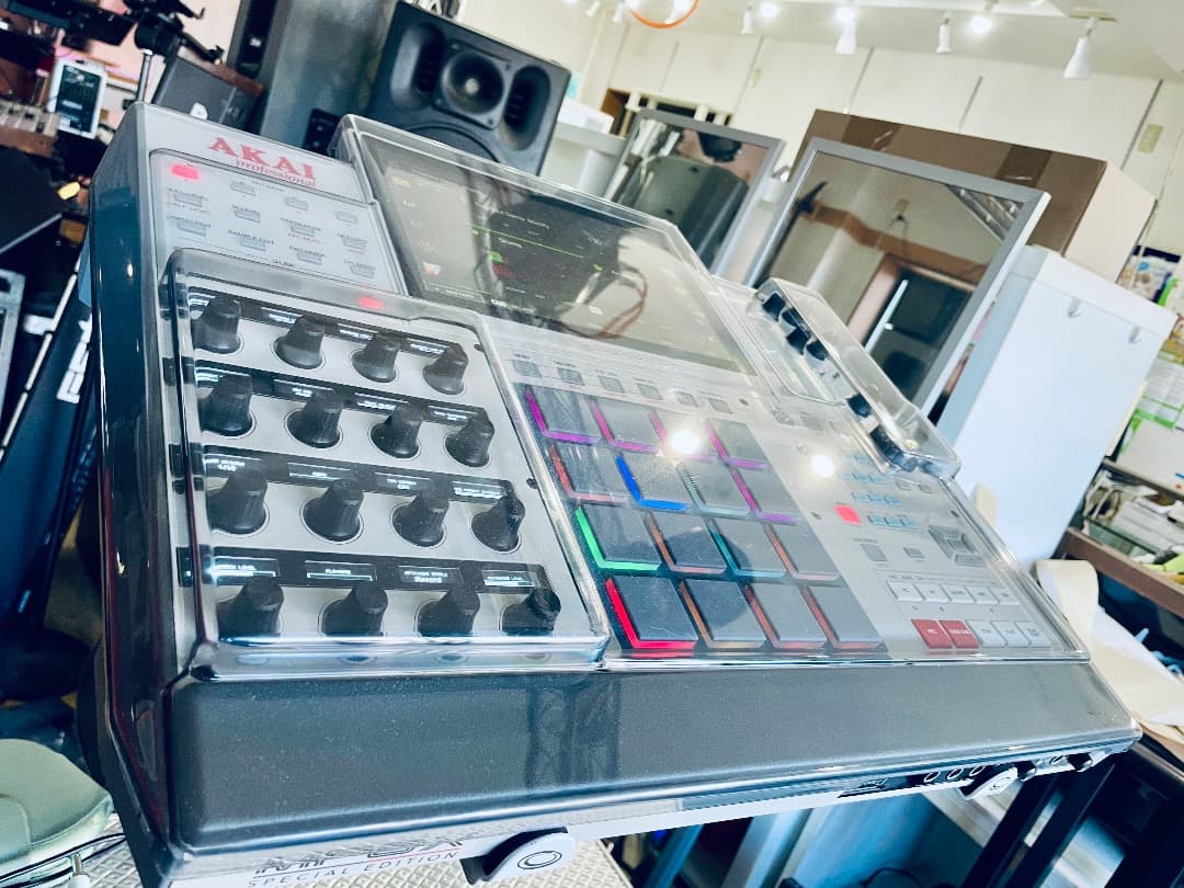 AKAI MPC X SE DISKセーバー付 (ほぼ未使用品) 即発送!!