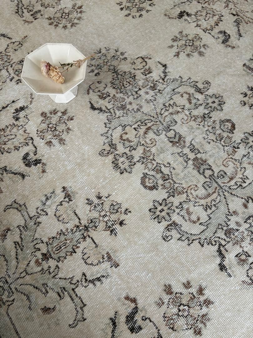 ヴィンテージラグ　ベージュオーバーダイ　ボタニカルフローラル　トルコ　雅姫さん