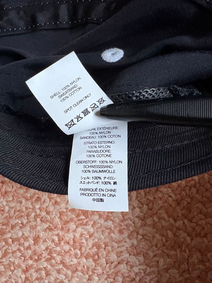 Supreme 黒 キャップ ストラップ付き