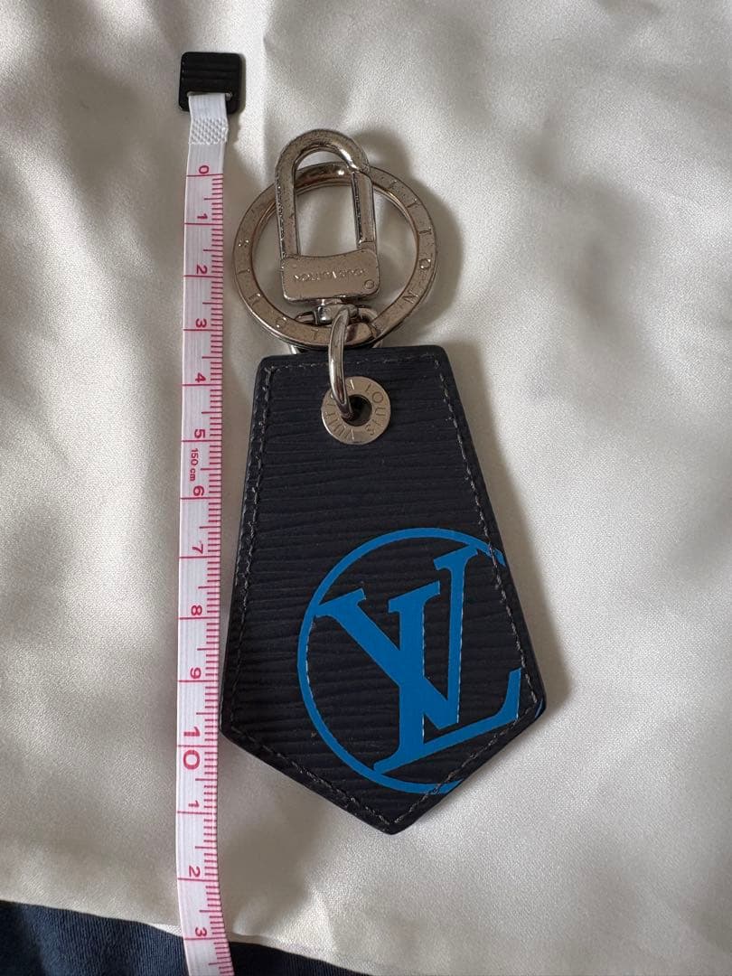 LOUIS VUITTON LVロゴ　レザーキーホルダー