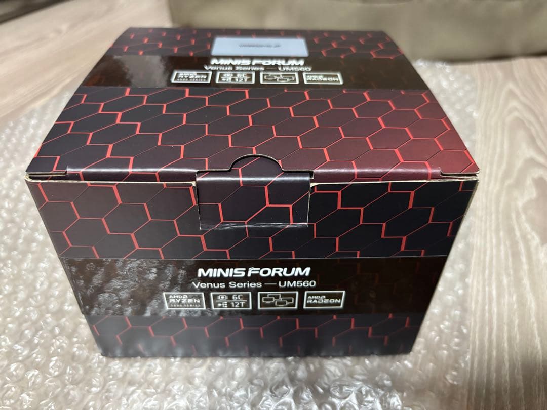 ミニPC MINISFORUM UM560