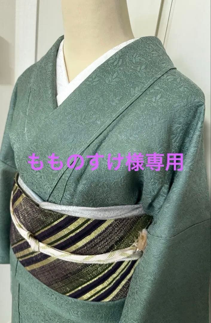 未使用品　大きなサイズ　南天模様織り出し　色無地着物