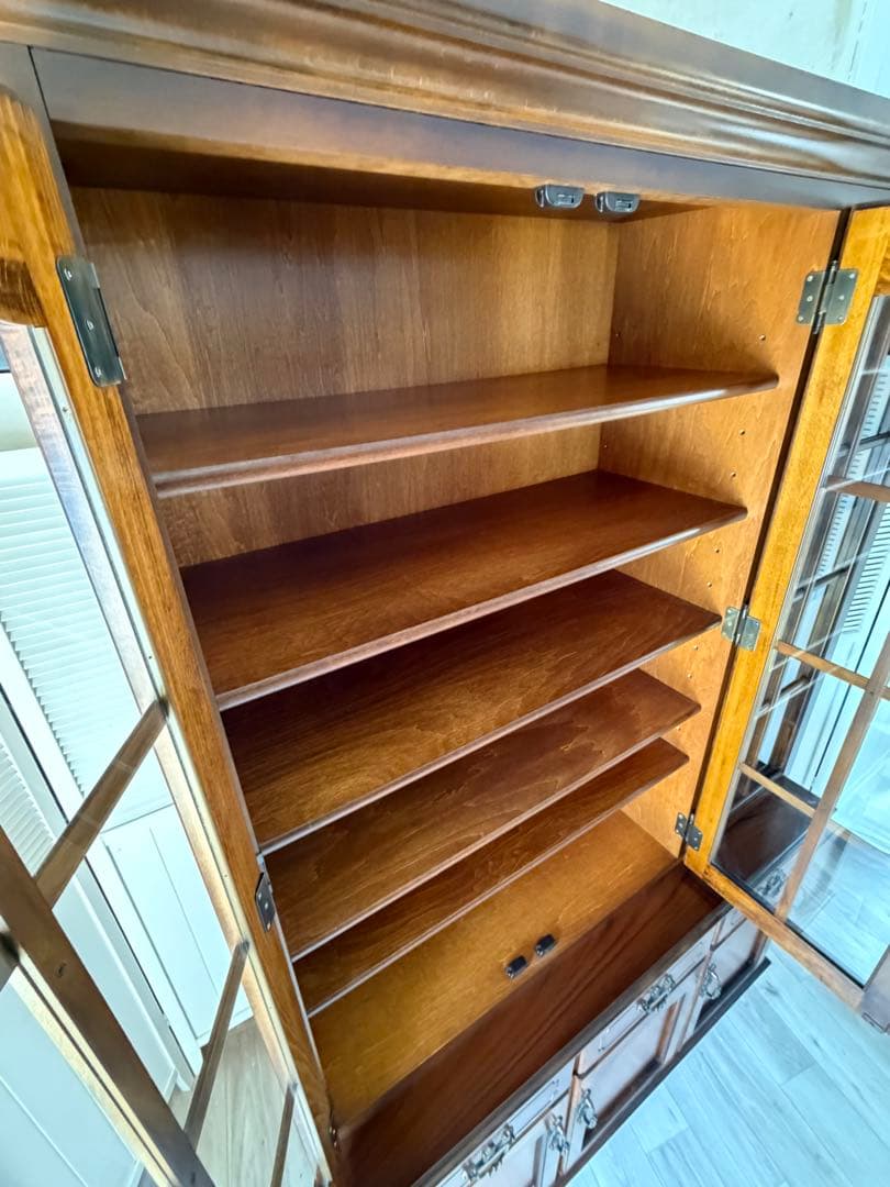 もも出品 カリモク家具 コロニアルシリーズ 食器棚 キッチンボード ガラス