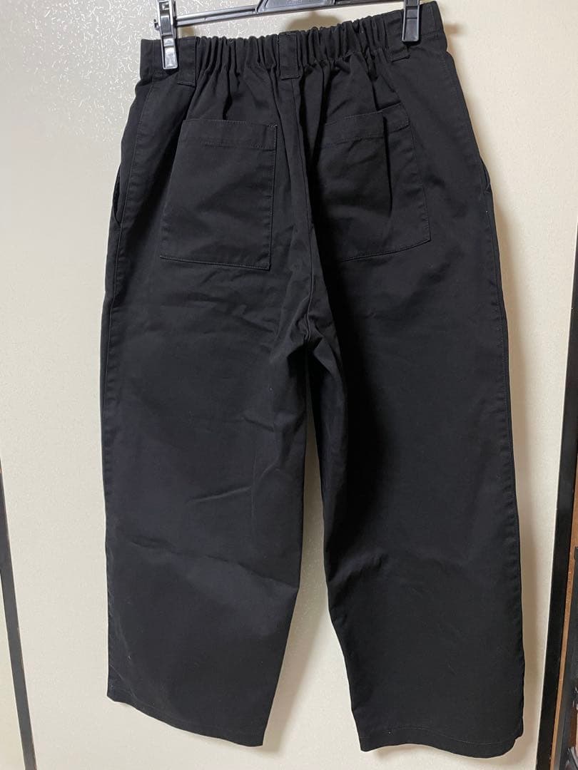 アンバーグリーム　コットンチノテーパードパンツ