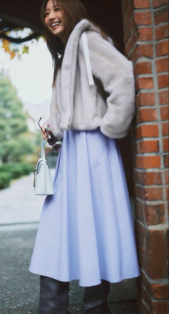 ジャスグリッティー　新作完売カラー鹿沼さん着用定価以下上品ドッキングワンピース