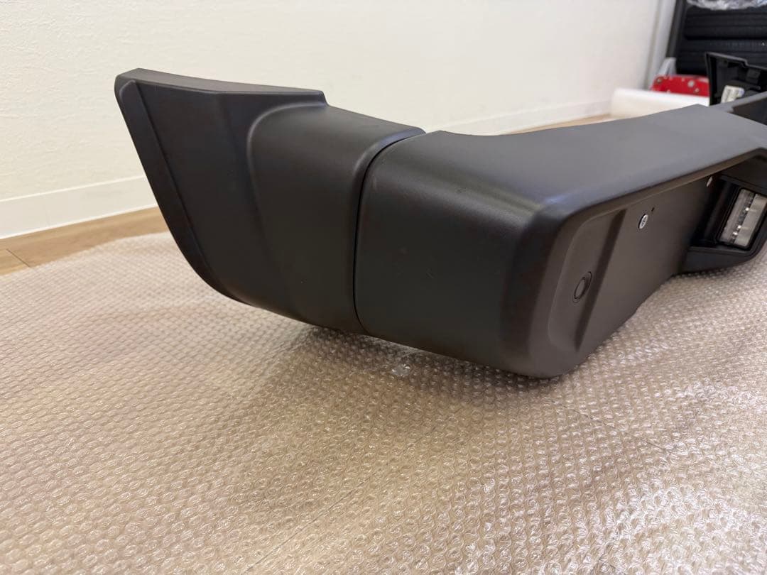 JLラングラーMOPAR純正USプラスチックリアバンパー (パークセンサー有り)