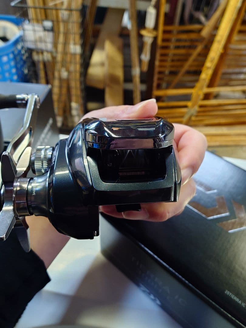 25 TIERRA IC 300H-C ベイトリール