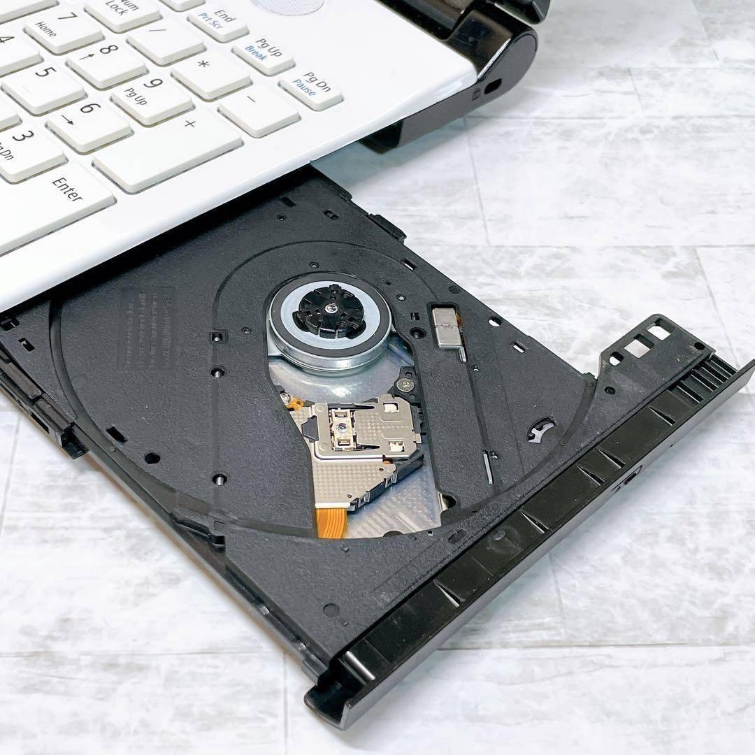 高速SSD✨Windows11 ノートパソコン✨オフィス カメラ DVD 白