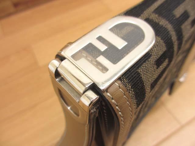 美品 フェンディ 7VA568 FFファブリック オーロック クラッチバッグ