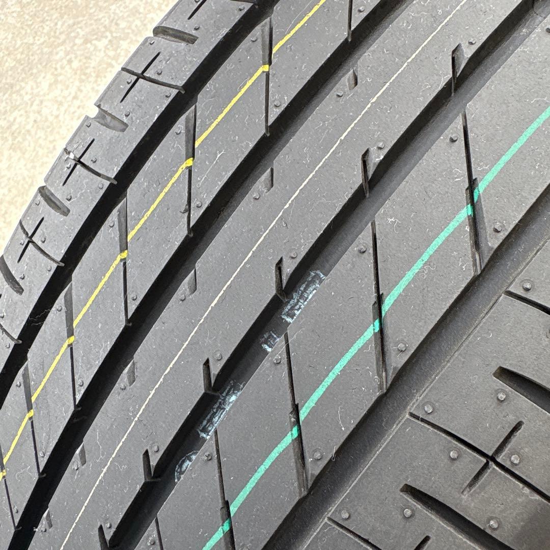 値下！［2/4本目］新車外しトヨタ新型ヴォクシーS-Zハイブリッドホイールタイヤ