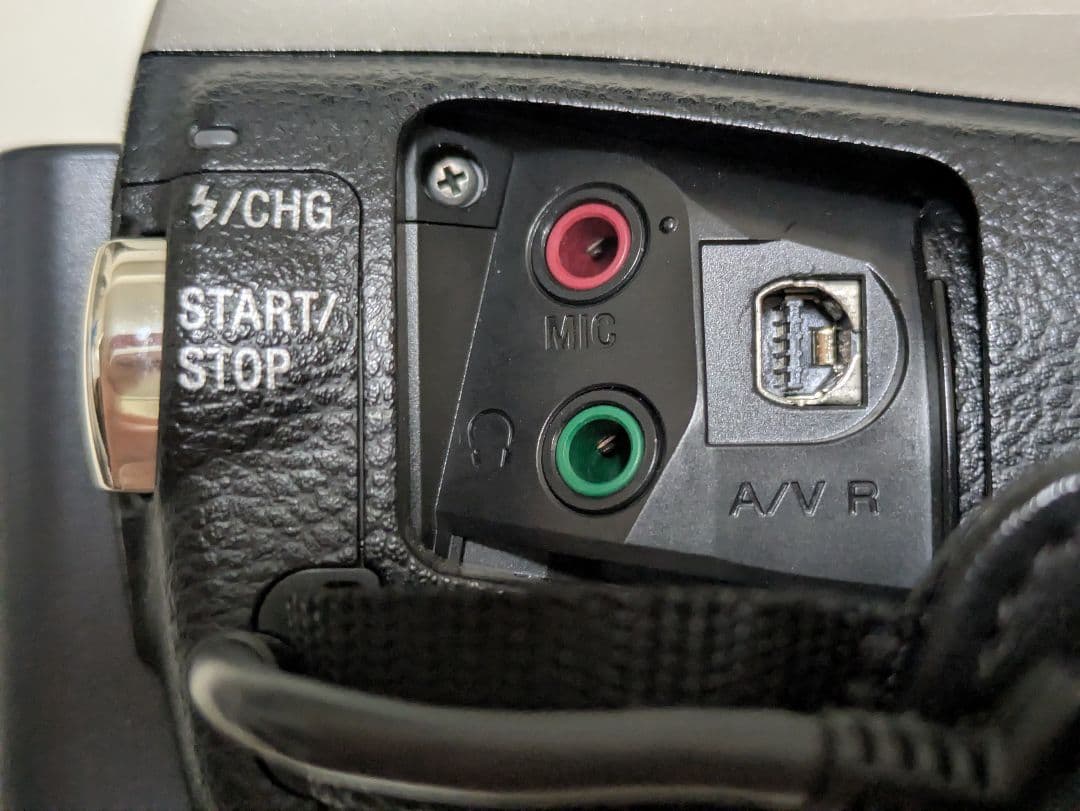 ソニー ビデオカメラ HDR-CX560V ハンディカム　シャンパンシルバー