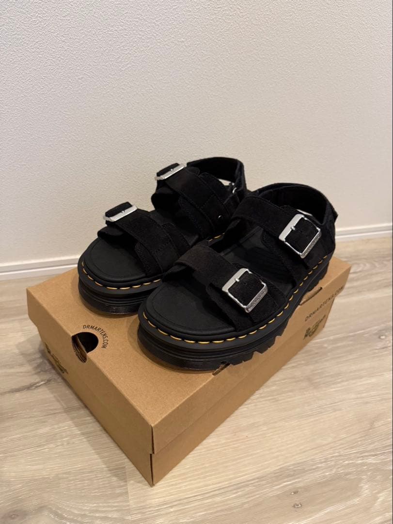 Dr. Martens ブラックサンダル 厚底 ダブルバックル