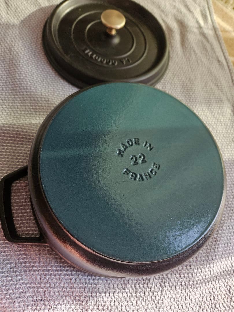 STAUB 鋳鉄製 22cm ココット黒