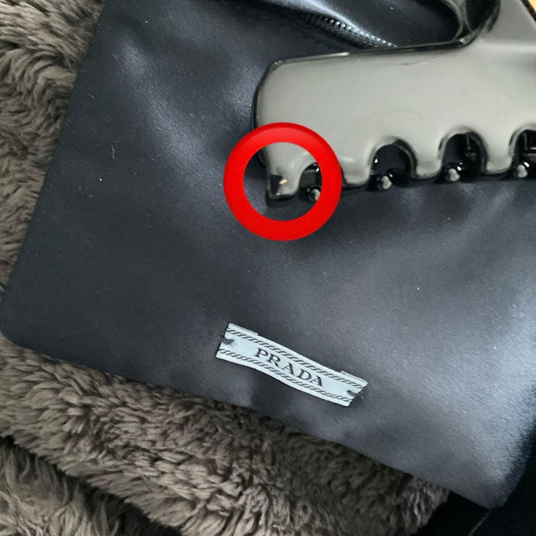 PRADA ヘアクリップ 黒