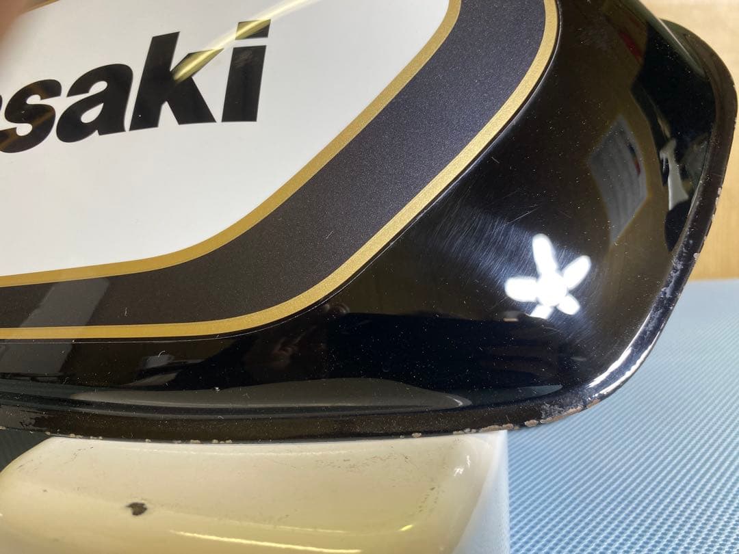 250TR 純正　フューエルタンク　黒　白　インジェクション　FI