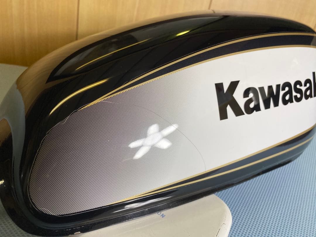 250TR 純正　フューエルタンク　黒　白　インジェクション　FI