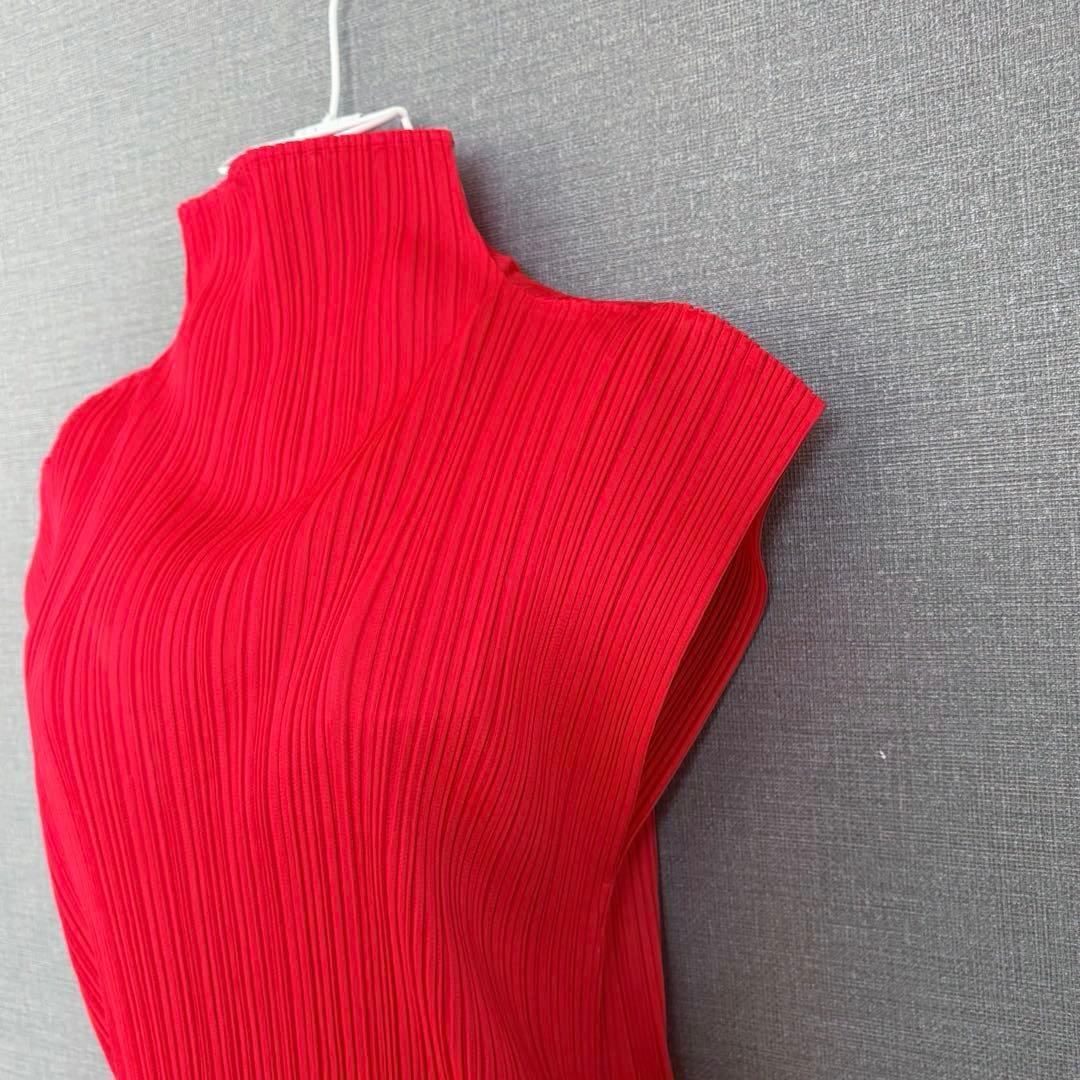 未使用級✨プリーツプリーズ 華やかハイネック 半袖チュニック スリット 朱色 ３