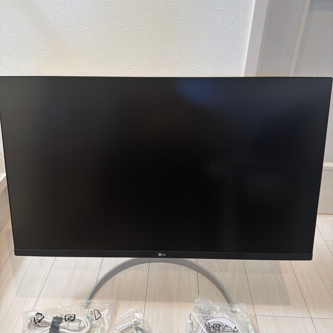 LG モニター 32UP550 本体 付属品あり　特注ケース付　31.5インチ