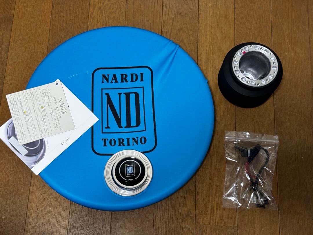 ハイエース　NARDI ナルディ CLASSIC VITE 360mm ボス付き