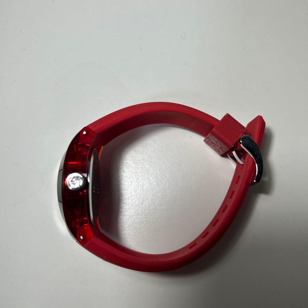 美品　GUCCI レッド ラバーベルト 時計
