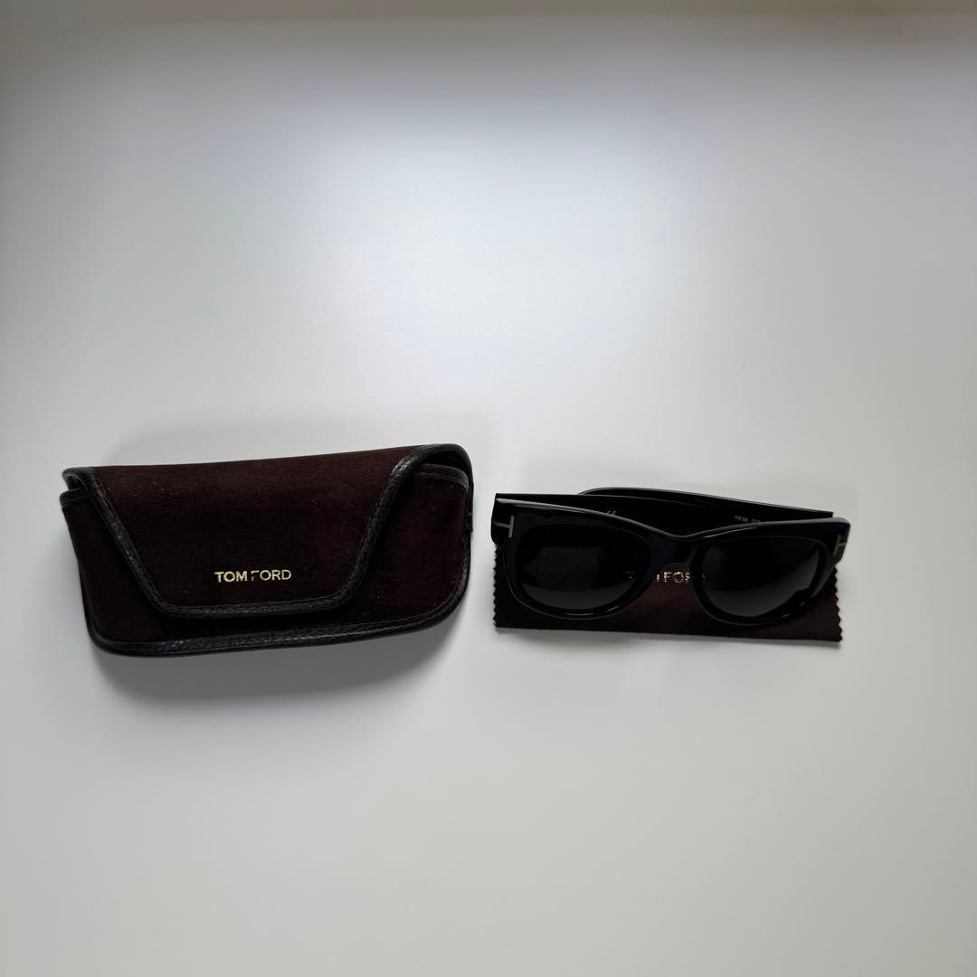 TOM FORD ブラックサングラス