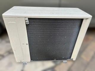 【プラズマクラスター】シャープ 6畳用 AY-L22H-W　使用期間２年