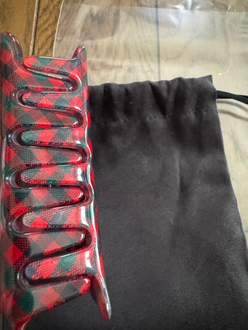 ファミリア 赤チェック ヘアクリップ ハート型　ヘアアクセサリー