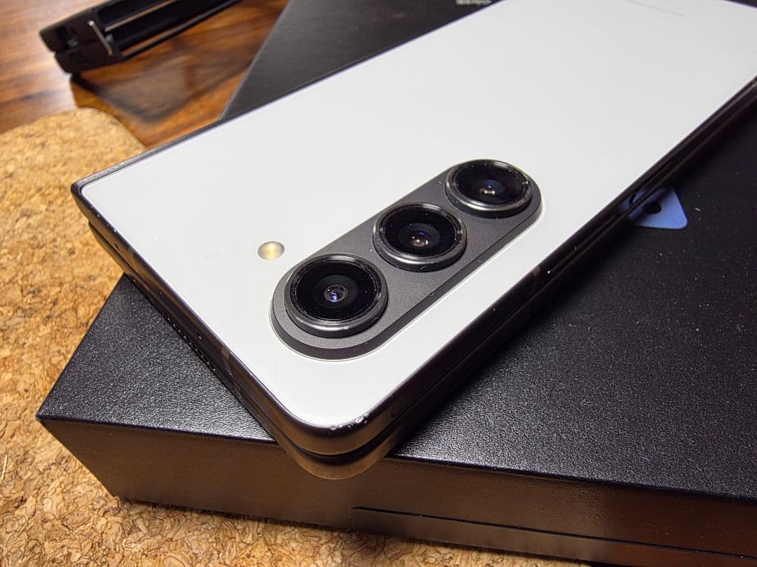 SAMSUNG Galaxy Z Fold 5 直販1TBモデル　オマケ付き