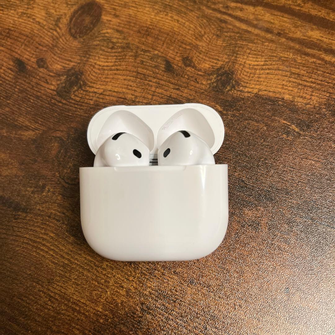 AirPods4ノイズキャンセリング機能、充電ケース付き