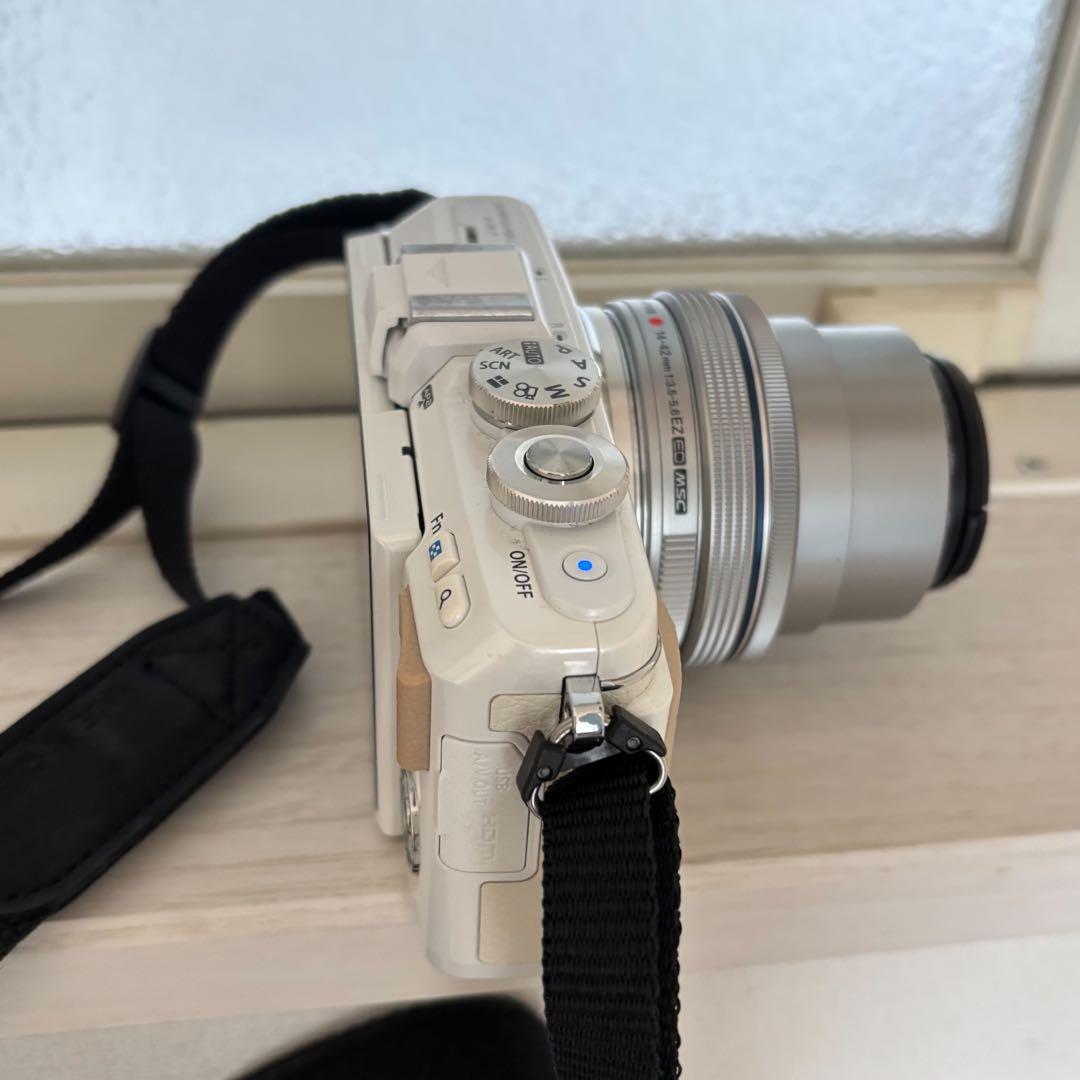 OLYMPUS PEN Lite E-PL7 本体のみ（レンズ有り）