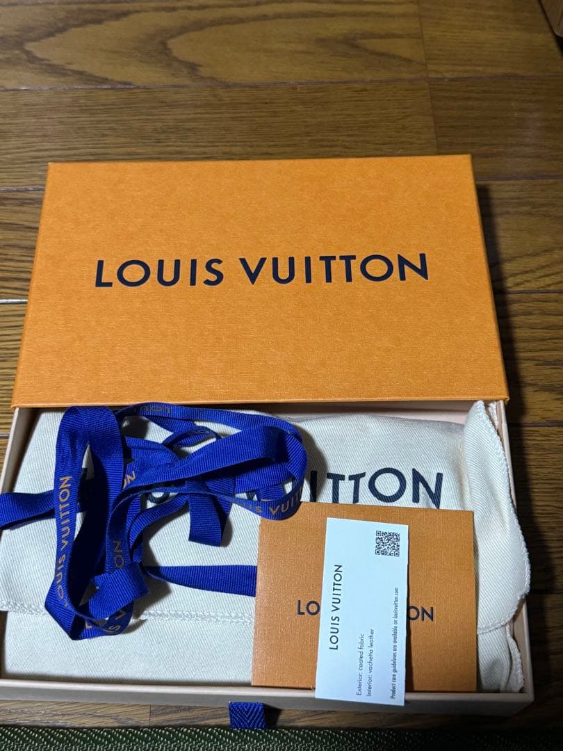 【美品】ルイ・ヴィトン　ポルトフォイユサラ