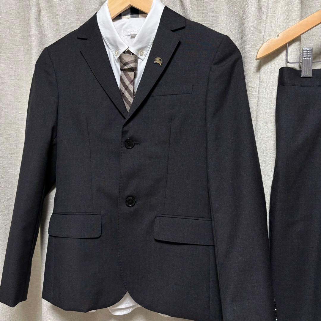 【美品】バーバリー　スーツ　ピンバッジ　卒業　受験　150 ネクタイ　エンブレム