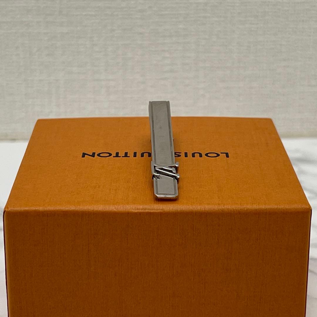 ルイヴィトン ネクタイピン・LV イニシャル ネクタイピン 現行品 シルバー