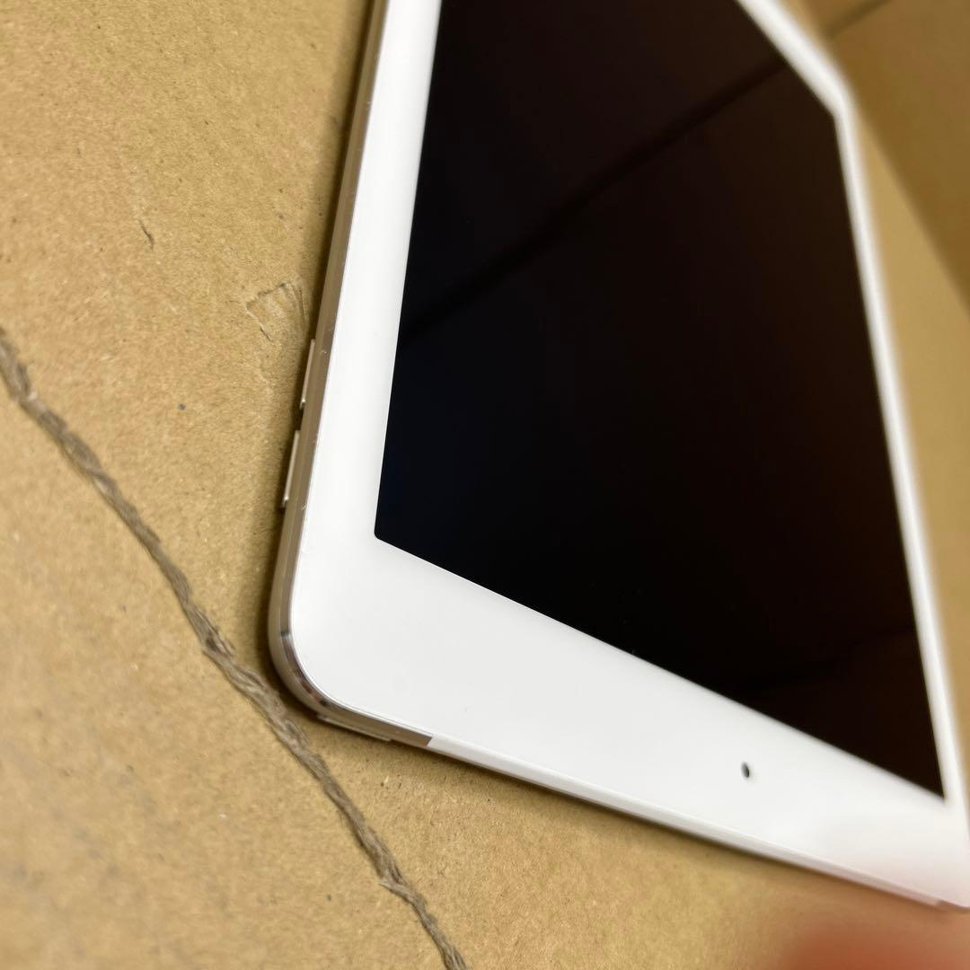 Apple iPad Air 2 Wi-Fi +セルラー　128GB シルバー